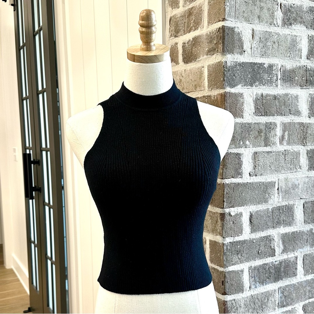 *NWOT* ABERCROMBIE & FITCH Crop Halter Sweater in Black V-Knit — M